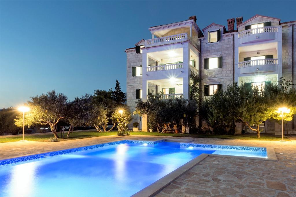 Apartments Villa Barbara Sumartin Exterior foto