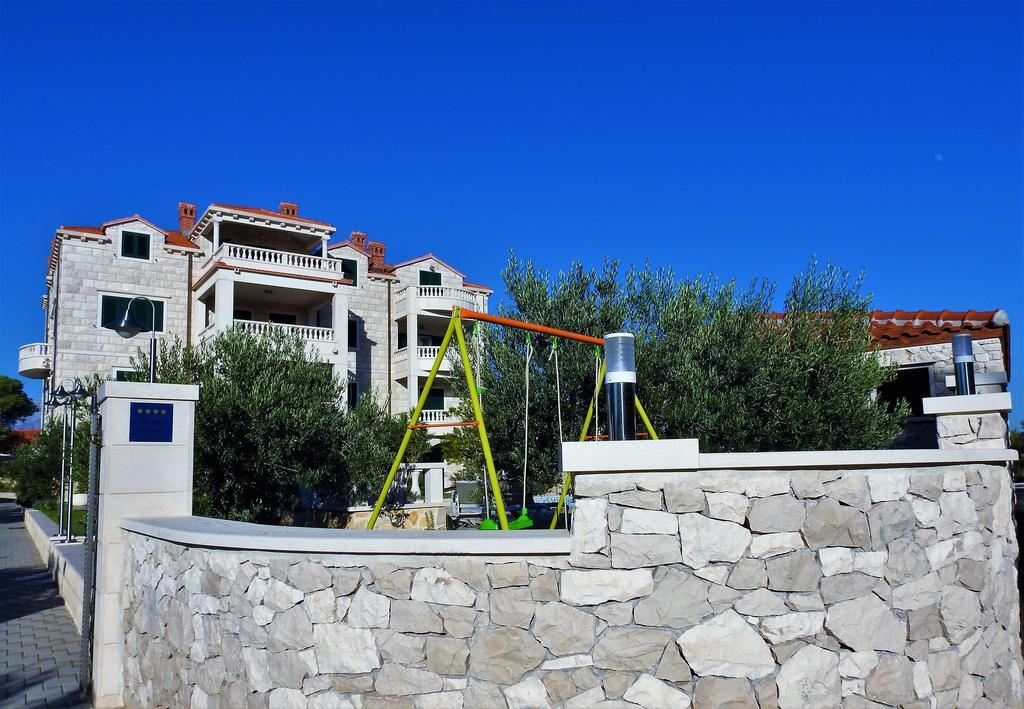 Apartments Villa Barbara Sumartin Exterior foto